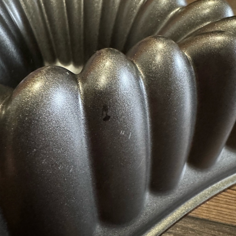 Nordic Ware 10 Cup Heart Bundt Pan - Picture 6 of 6